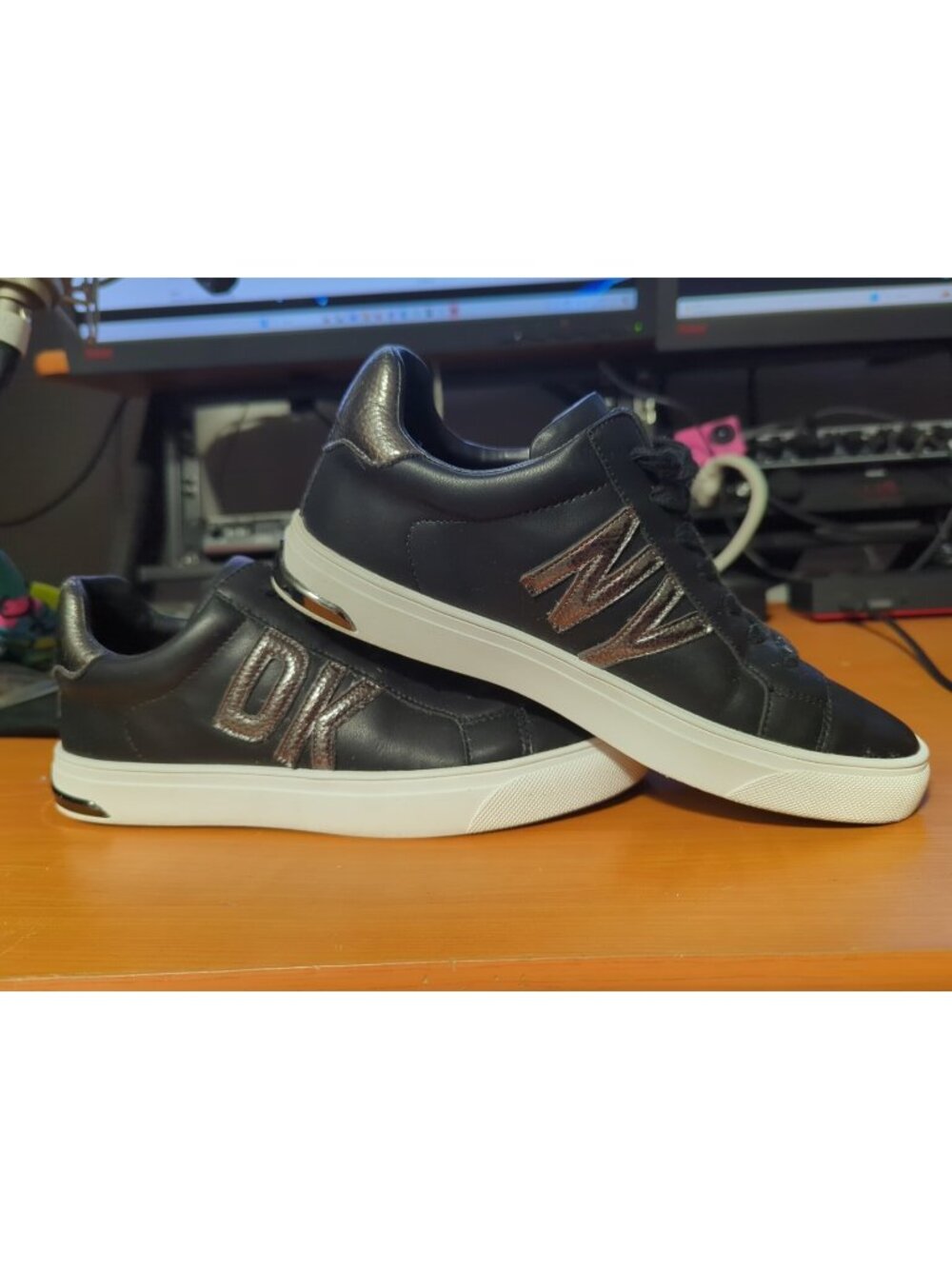 DKNY Abeni US 7.5 EU38 UK5 Womens Lace Up Sneakers Low-top Platform Black Silver